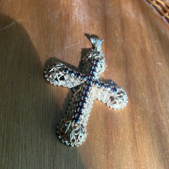 filagree Sarah Coventry Gold like cross necklace pendant - Picture 1 of 4